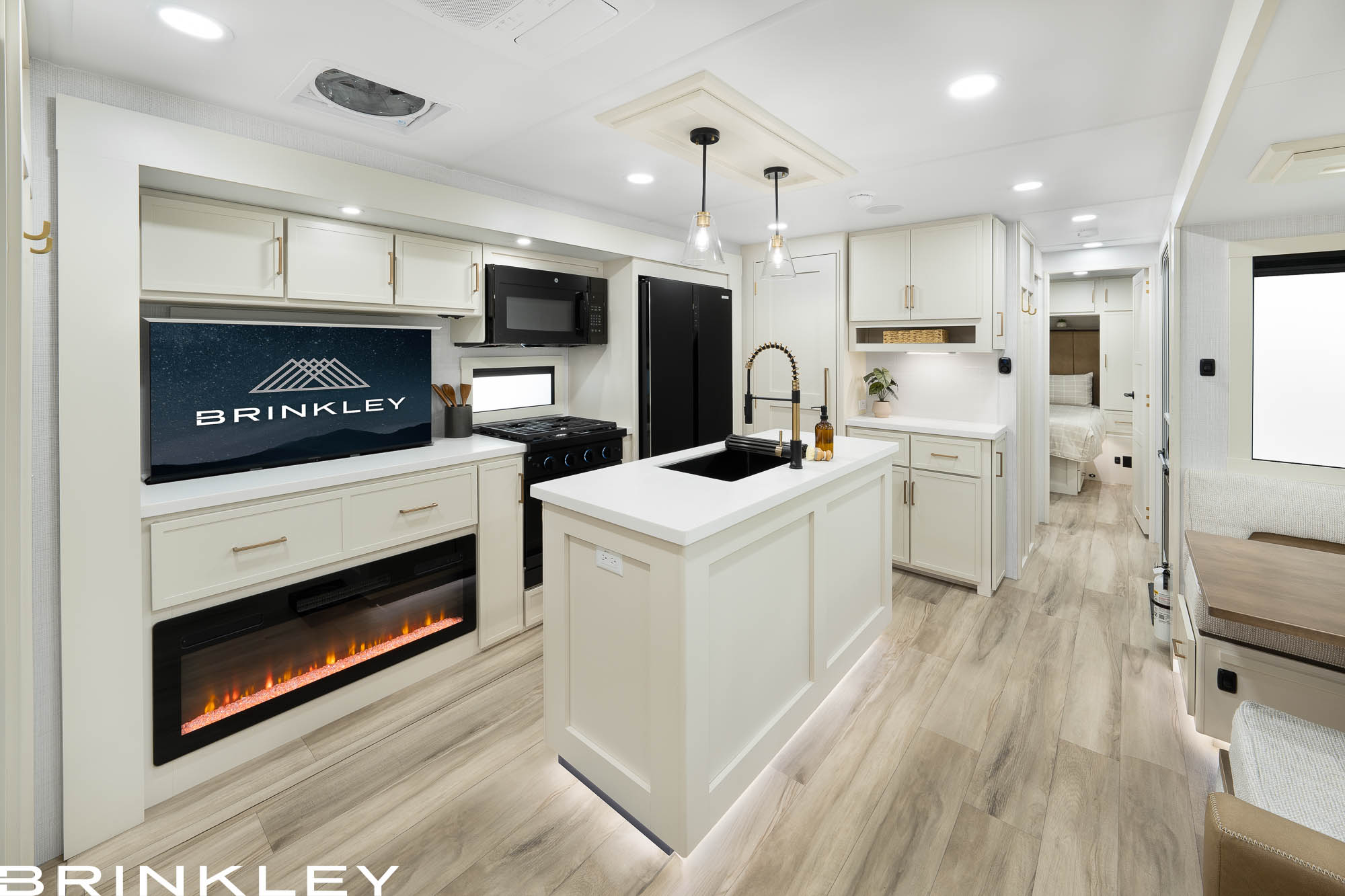 2027 Brinkley AIR 315 photo 2